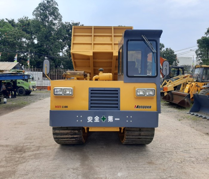 CRAWLER CARRIER MST 1100