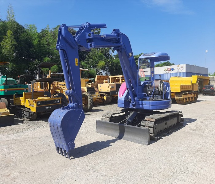 MIDI EXCAVATOR PC 75 UU-3C