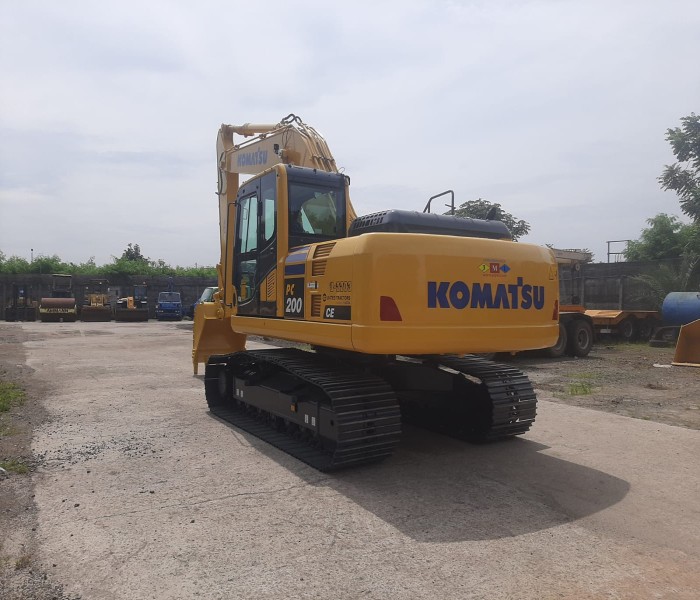 MIDI EXCAVATOR KOMATSU PC 200 -10 M0