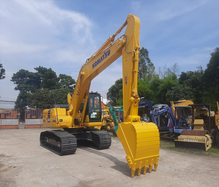 MIDI EXCAVATOR KOMATSU PC 200 -10 M0