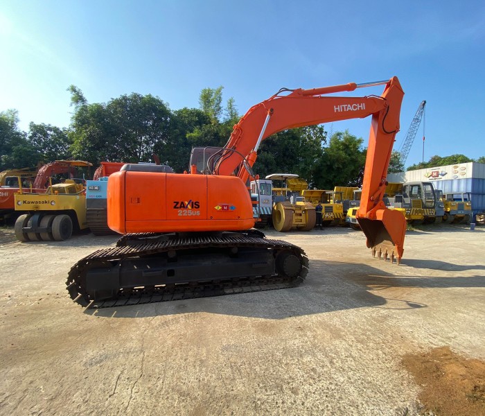 Excavator Zaxis 225