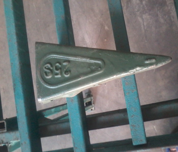 Tooth Komatsu PC75UU-2E